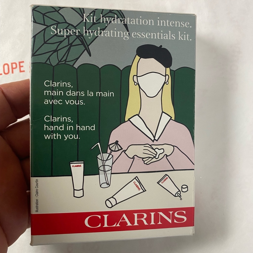 Clarins Intense Hydration Super hydrating essentials kit.